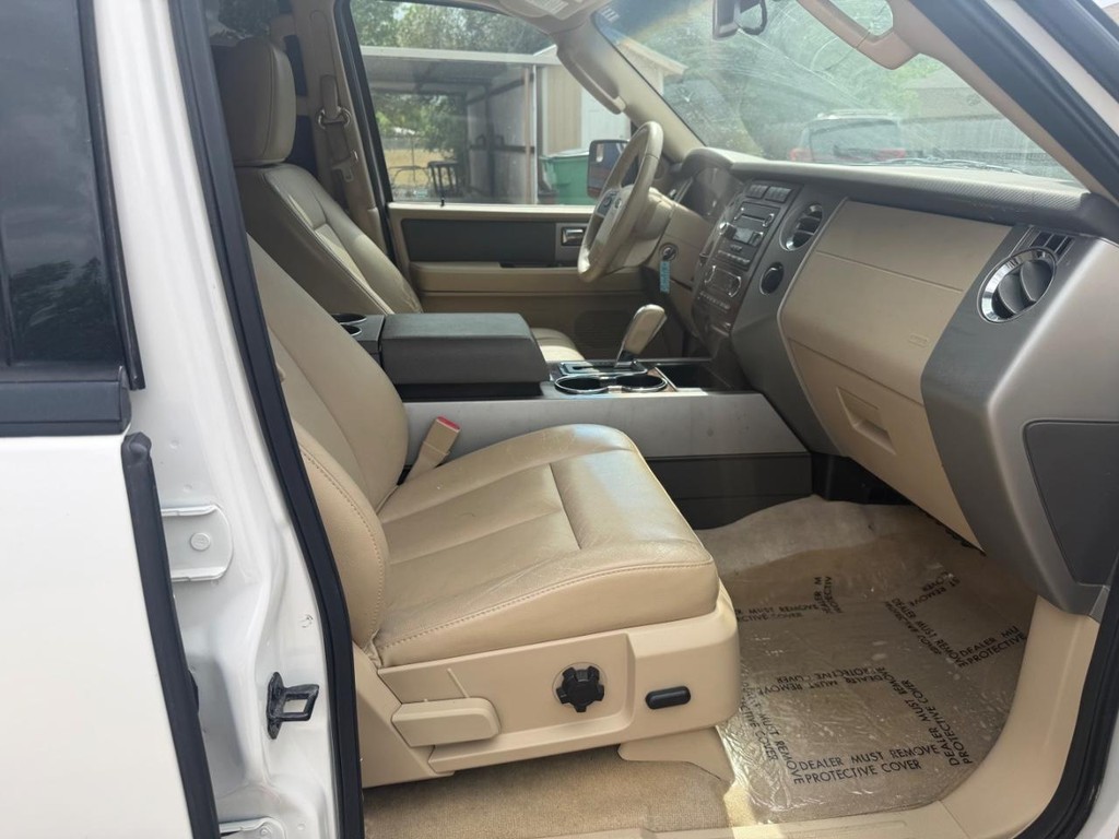 Ford Expedition Vehicle Full-screen Gallery Image 16