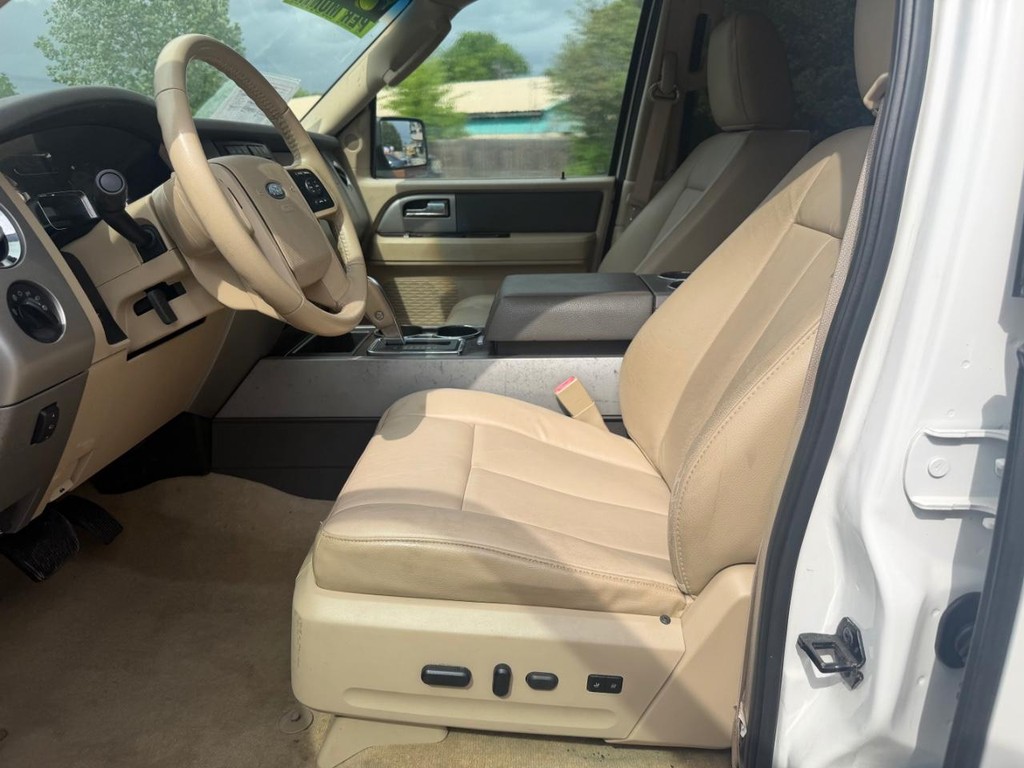 Ford Expedition Vehicle Full-screen Gallery Image 18