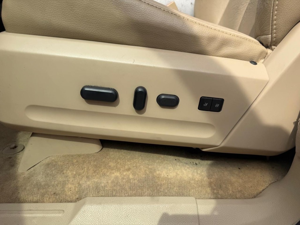 Ford Expedition Vehicle Full-screen Gallery Image 19