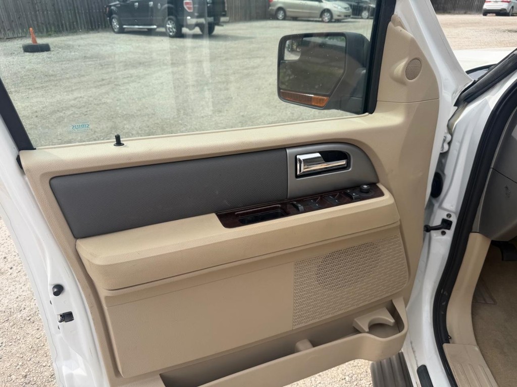 Ford Expedition Vehicle Full-screen Gallery Image 20