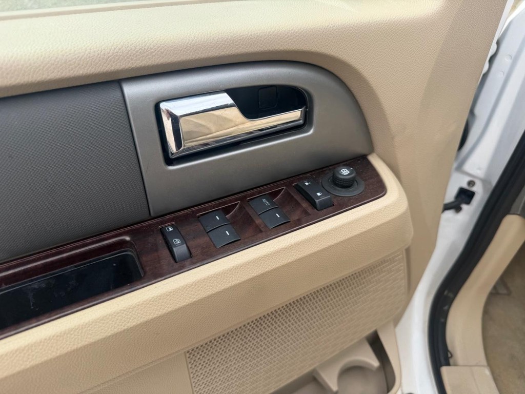 Ford Expedition Vehicle Full-screen Gallery Image 21