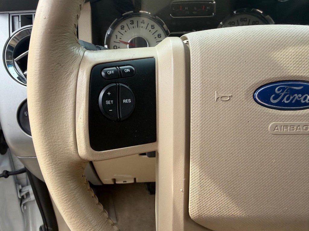 Ford Expedition Vehicle Full-screen Gallery Image 22