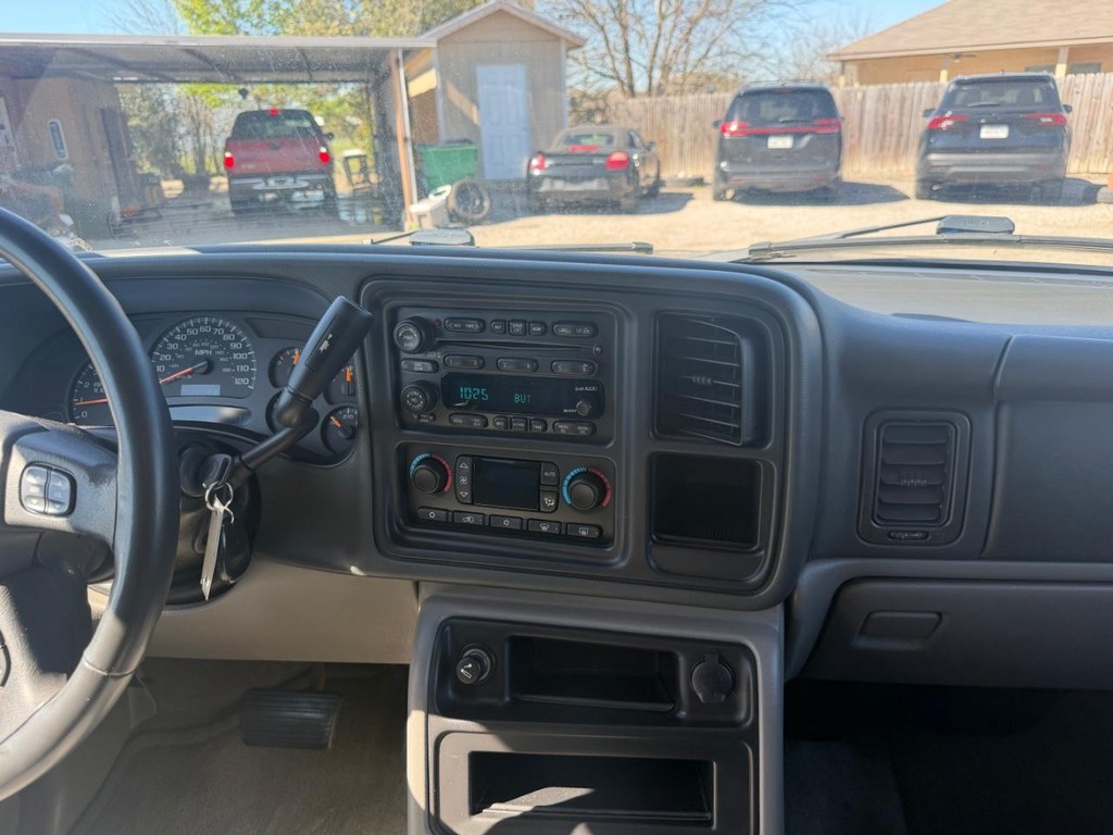 Chevrolet TAHOE Vehicle Full-screen Gallery Image 15