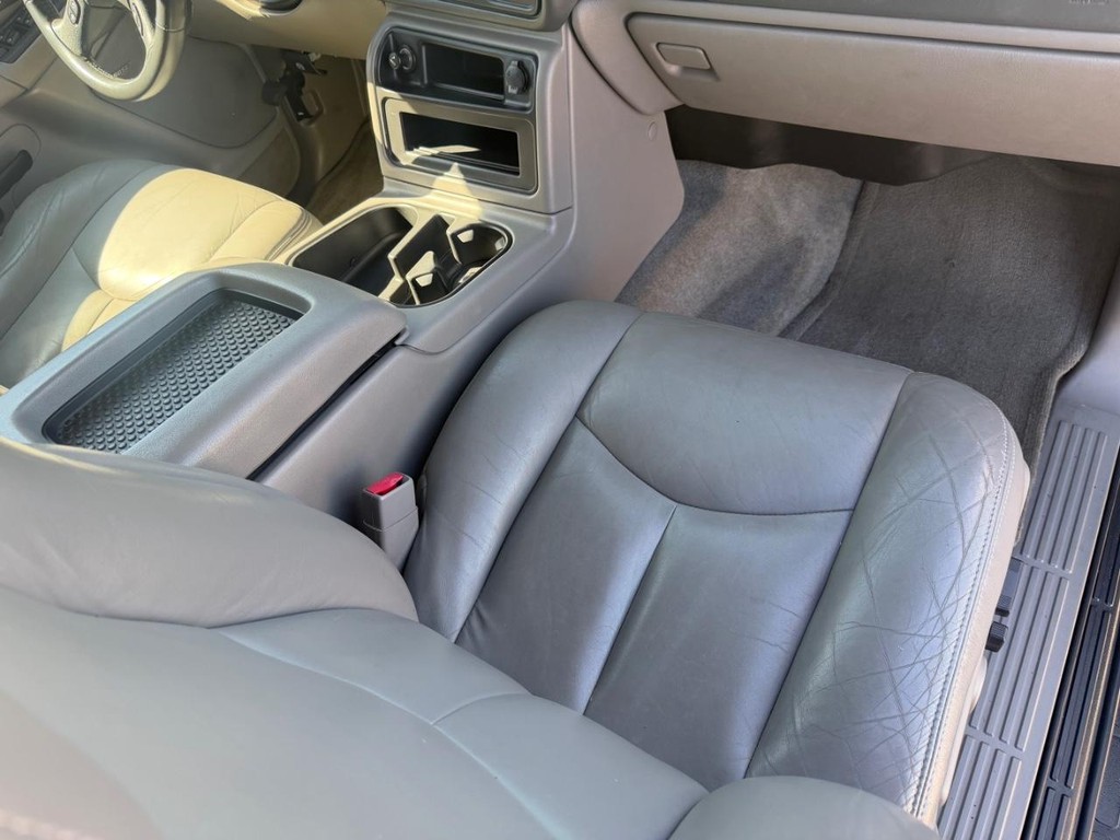 Chevrolet TAHOE Vehicle Full-screen Gallery Image 16