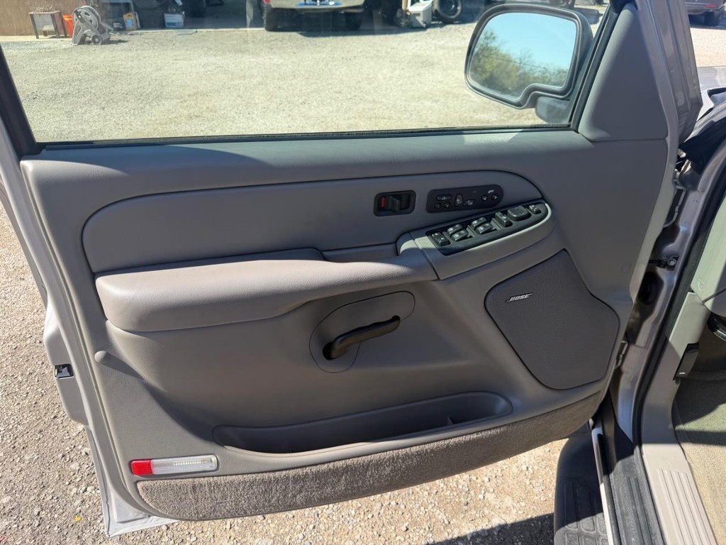 Chevrolet TAHOE Vehicle Full-screen Gallery Image 18