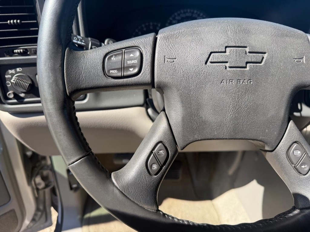 Chevrolet TAHOE Vehicle Full-screen Gallery Image 19