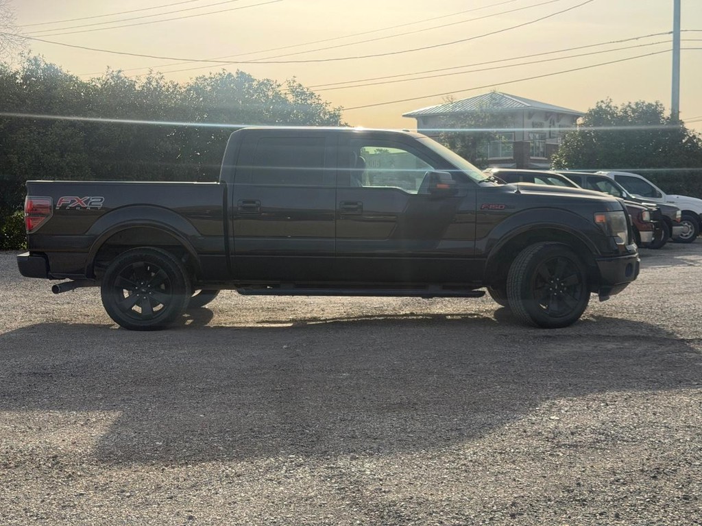 Ford F-150 Vehicle Full-screen Gallery Image 02