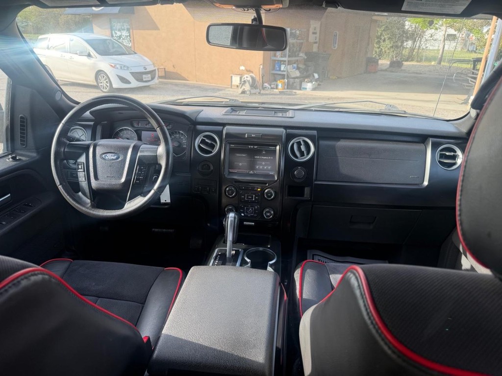 Ford F-150 Vehicle Full-screen Gallery Image 11