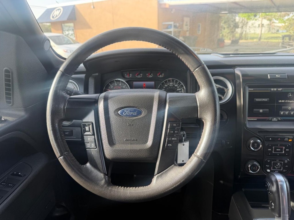 Ford F-150 Vehicle Full-screen Gallery Image 12