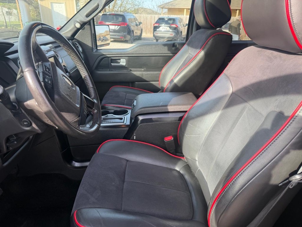 Ford F-150 Vehicle Full-screen Gallery Image 16