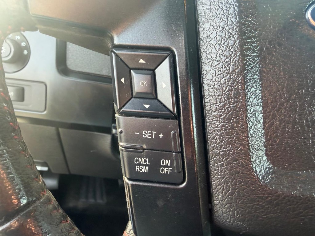 Ford F-150 Vehicle Full-screen Gallery Image 19