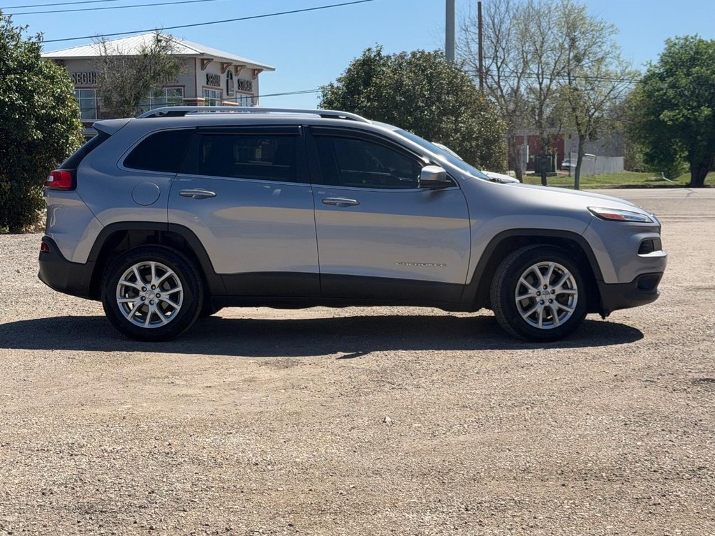 Jeep Cherokee Vehicle Full-screen Gallery Image 02