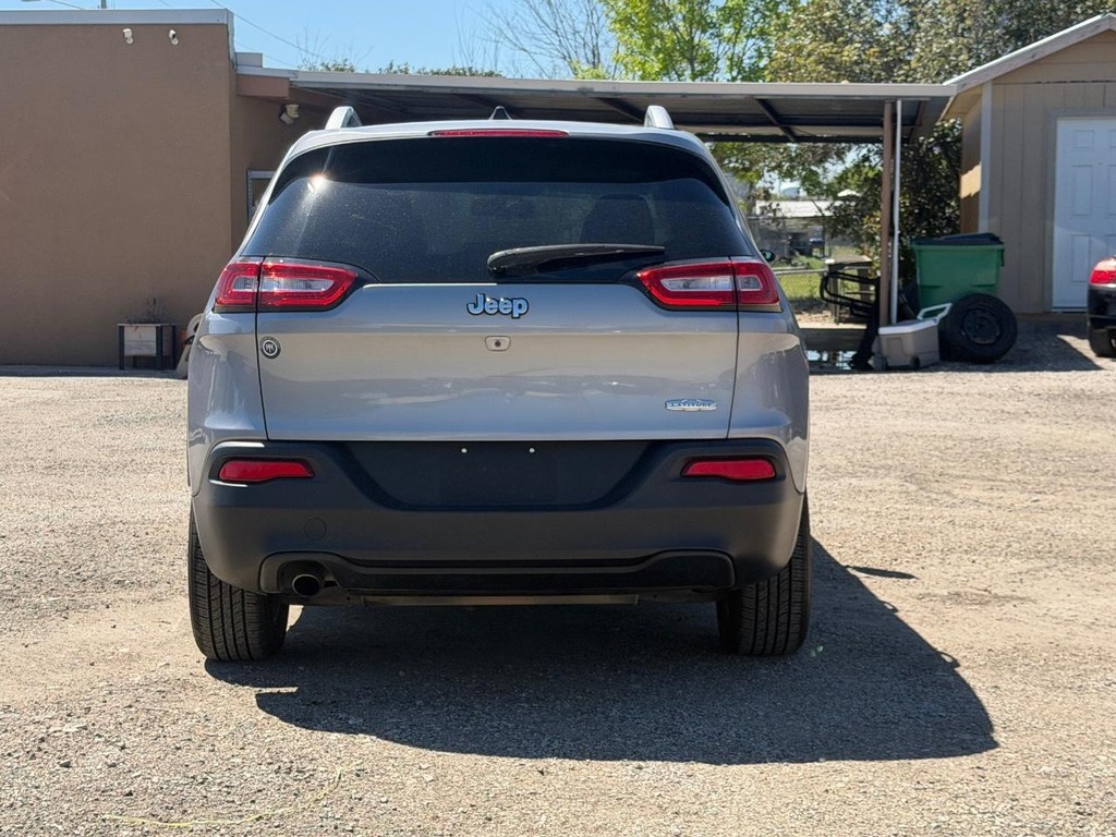 Jeep Cherokee Vehicle Full-screen Gallery Image 04