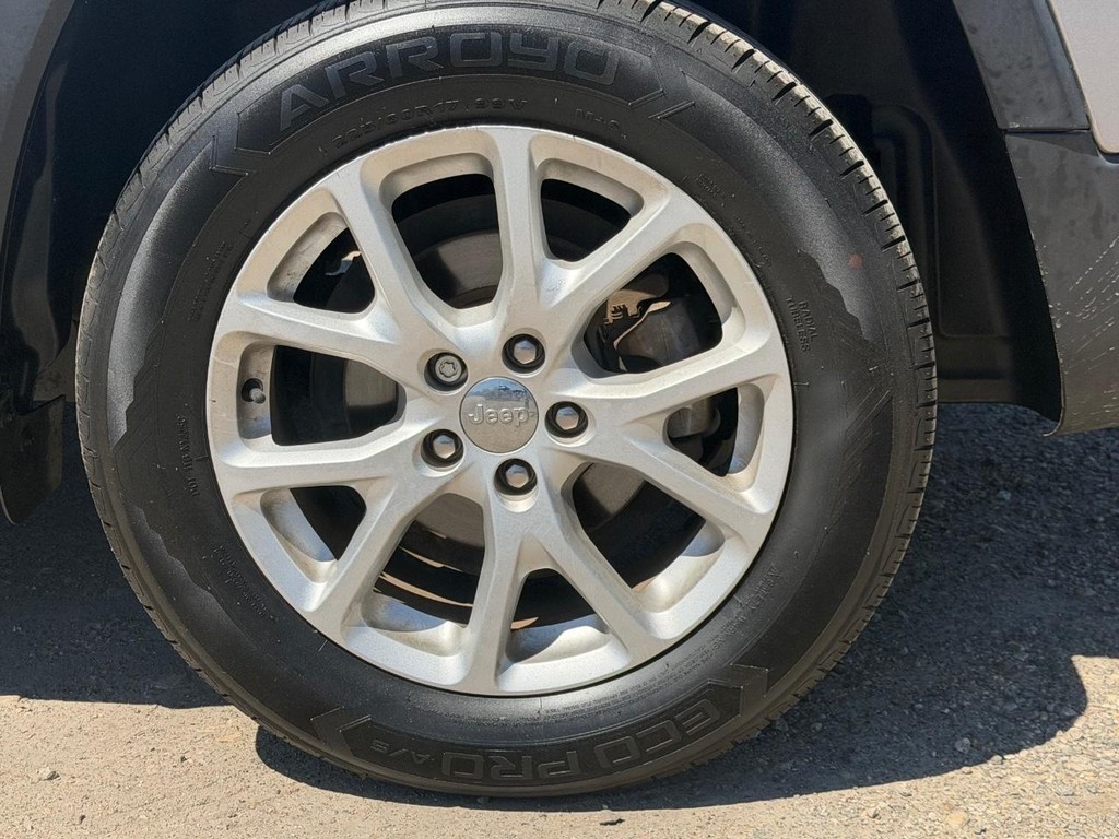 Jeep Cherokee Vehicle Full-screen Gallery Image 07