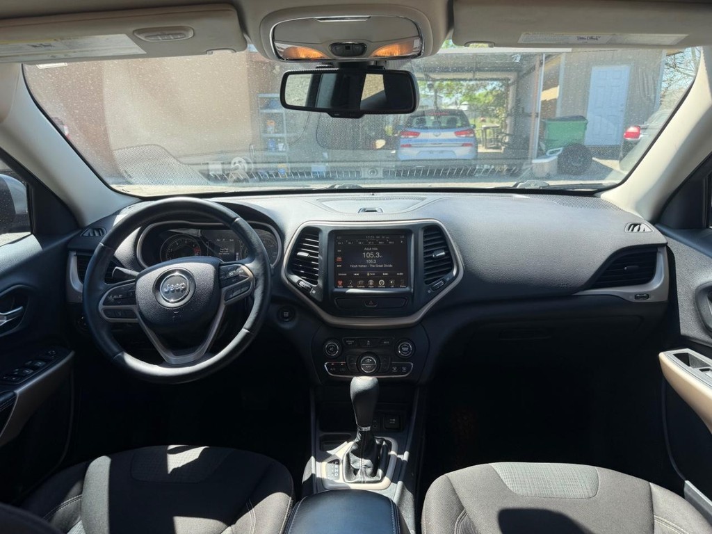 Jeep Cherokee Vehicle Full-screen Gallery Image 12