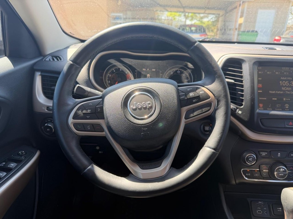 Jeep Cherokee Vehicle Full-screen Gallery Image 13