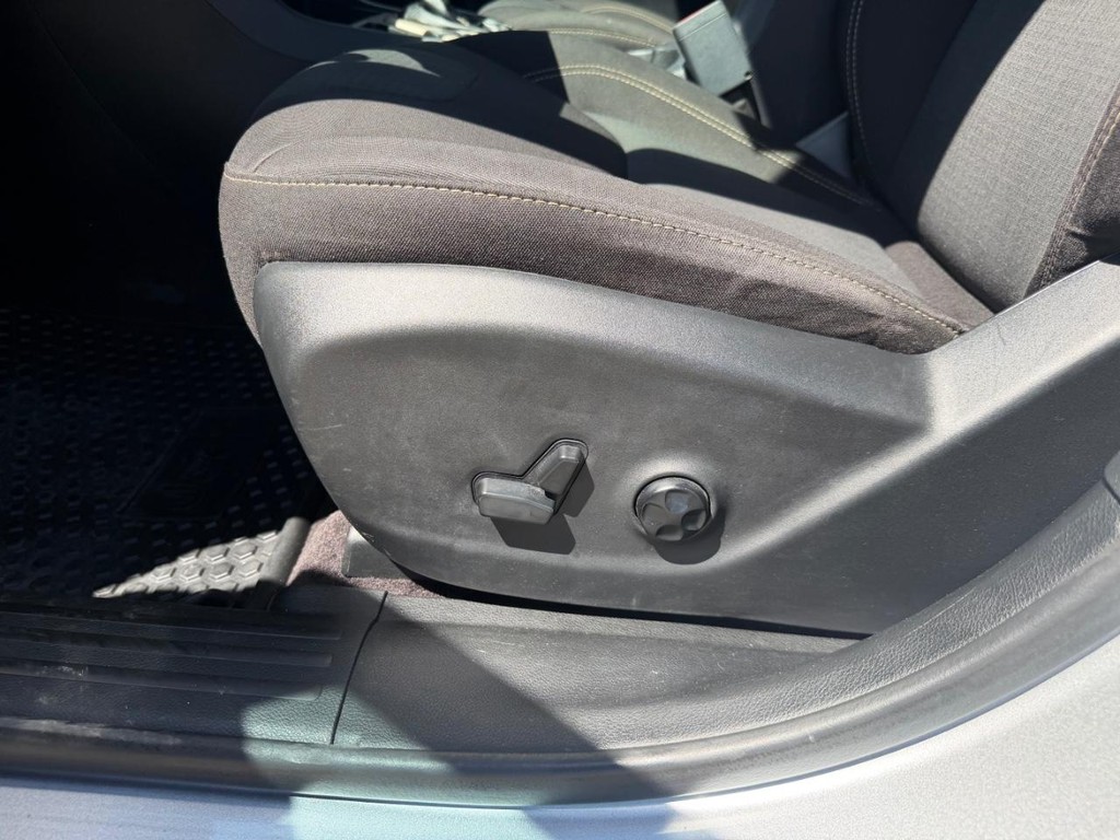 Jeep Cherokee Vehicle Full-screen Gallery Image 18