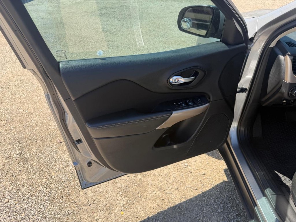 Jeep Cherokee Vehicle Full-screen Gallery Image 19