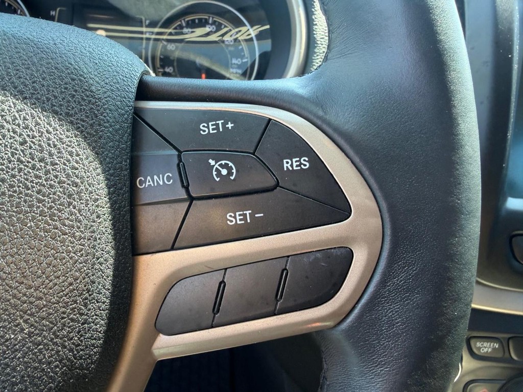 Jeep Cherokee Vehicle Full-screen Gallery Image 22