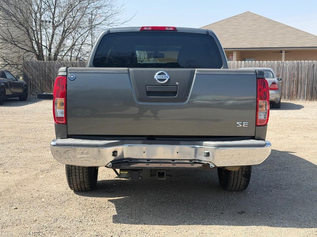 Nissan Frontier Vehicle Full-screen Gallery Image 4