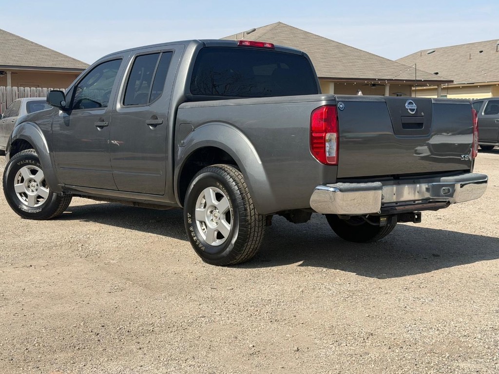 Nissan Frontier Vehicle Full-screen Gallery Image 5