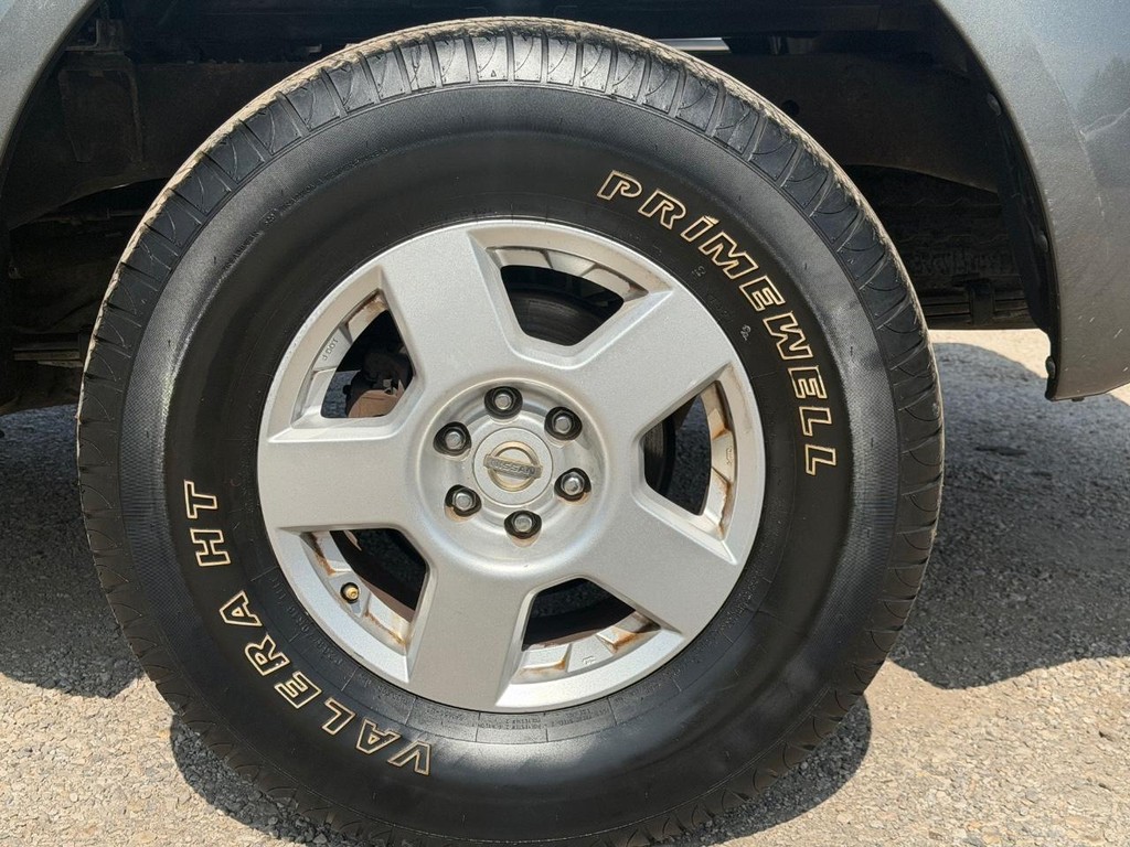 Nissan Frontier Vehicle Full-screen Gallery Image 6