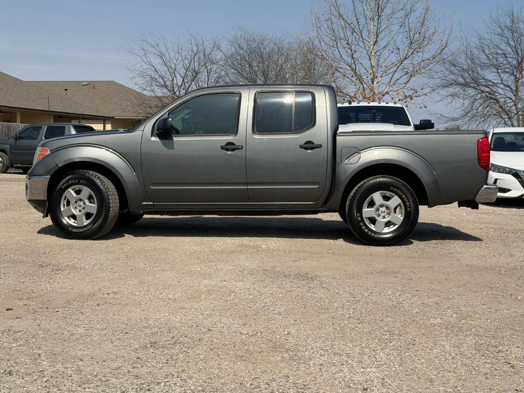 Nissan Frontier Vehicle Full-screen Gallery Image 7