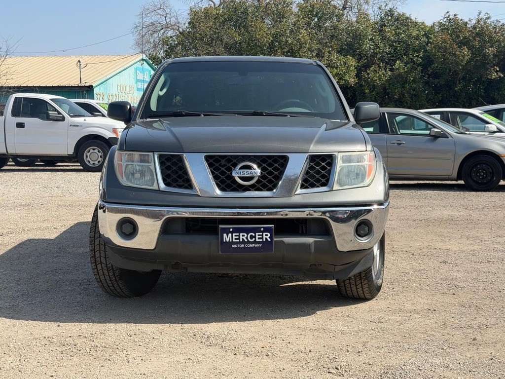 Nissan Frontier Vehicle Full-screen Gallery Image 9