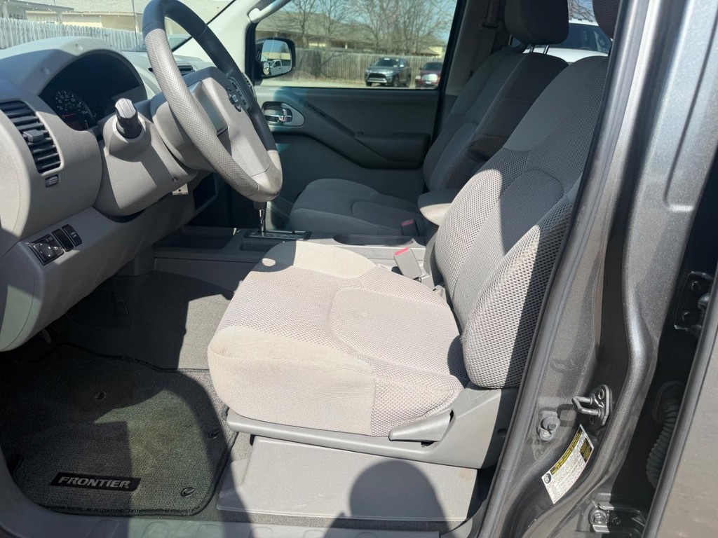 Nissan Frontier Vehicle Full-screen Gallery Image 16