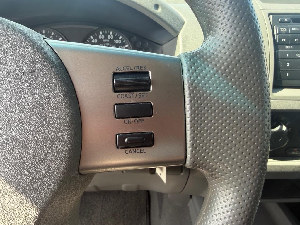 Nissan Frontier Vehicle Full-screen Gallery Image 19