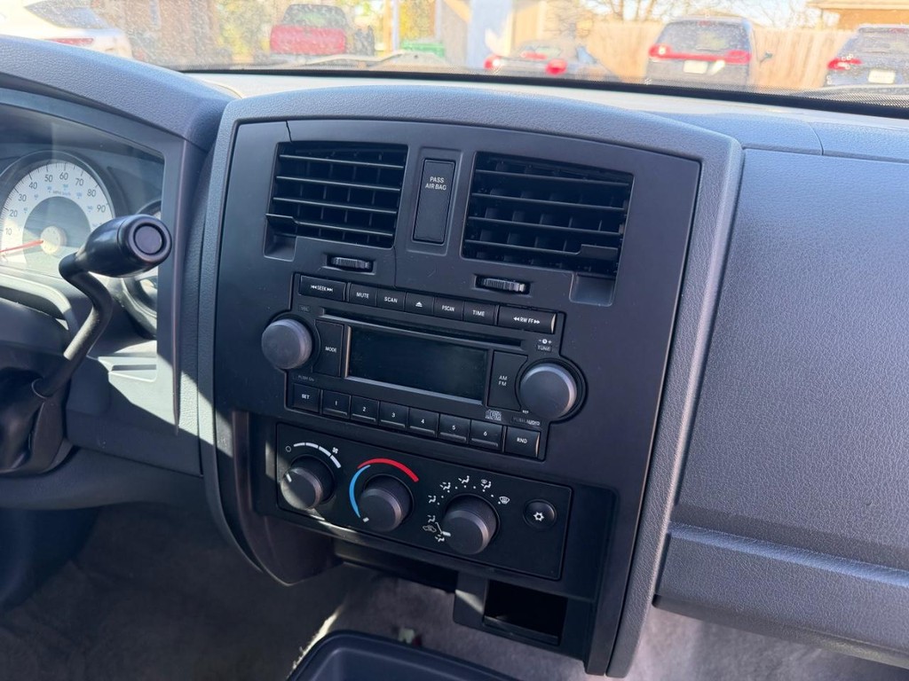 Dodge Dakota Vehicle Full-screen Gallery Image 13