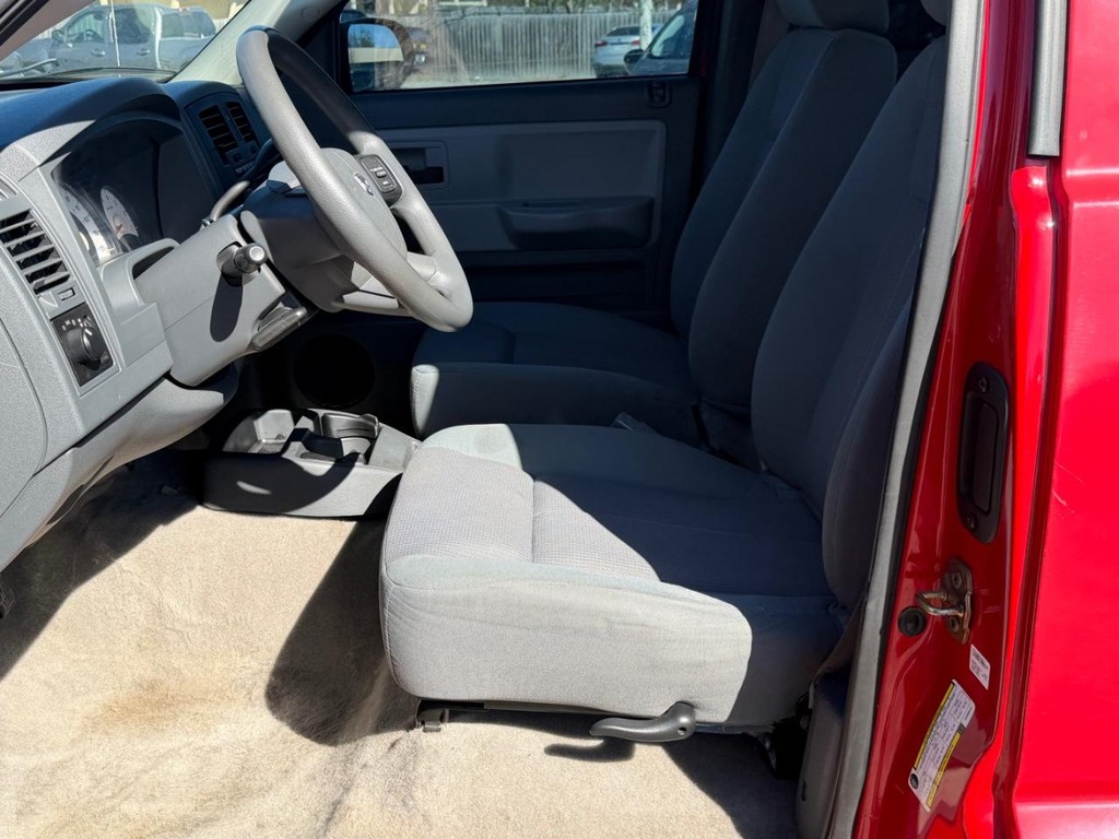 Dodge Dakota Vehicle Full-screen Gallery Image 16