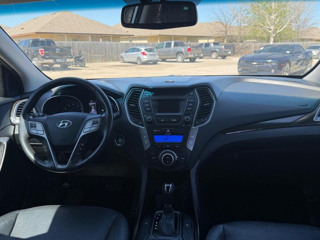 Hyundai Santa Fe Sport Vehicle Full-screen Gallery Image 12