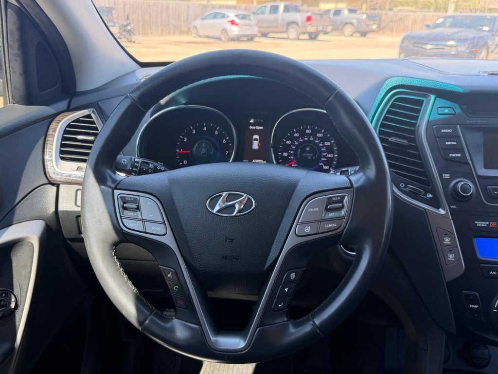 Hyundai Santa Fe Sport Vehicle Full-screen Gallery Image 13