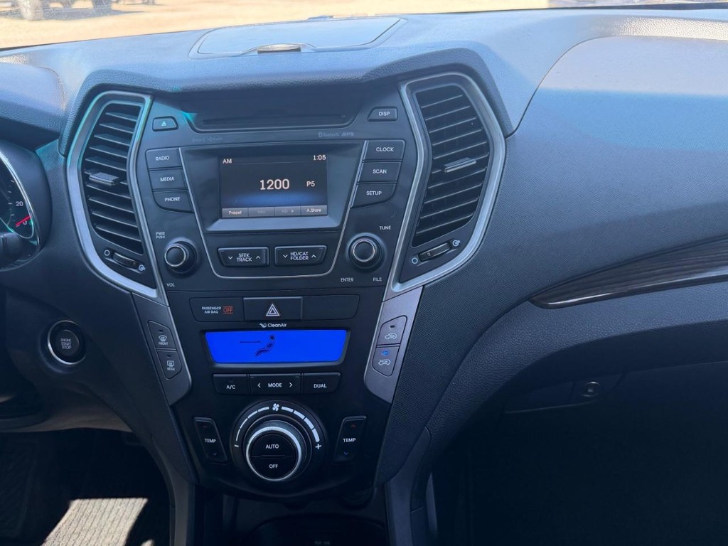 Hyundai Santa Fe Sport Vehicle Full-screen Gallery Image 14