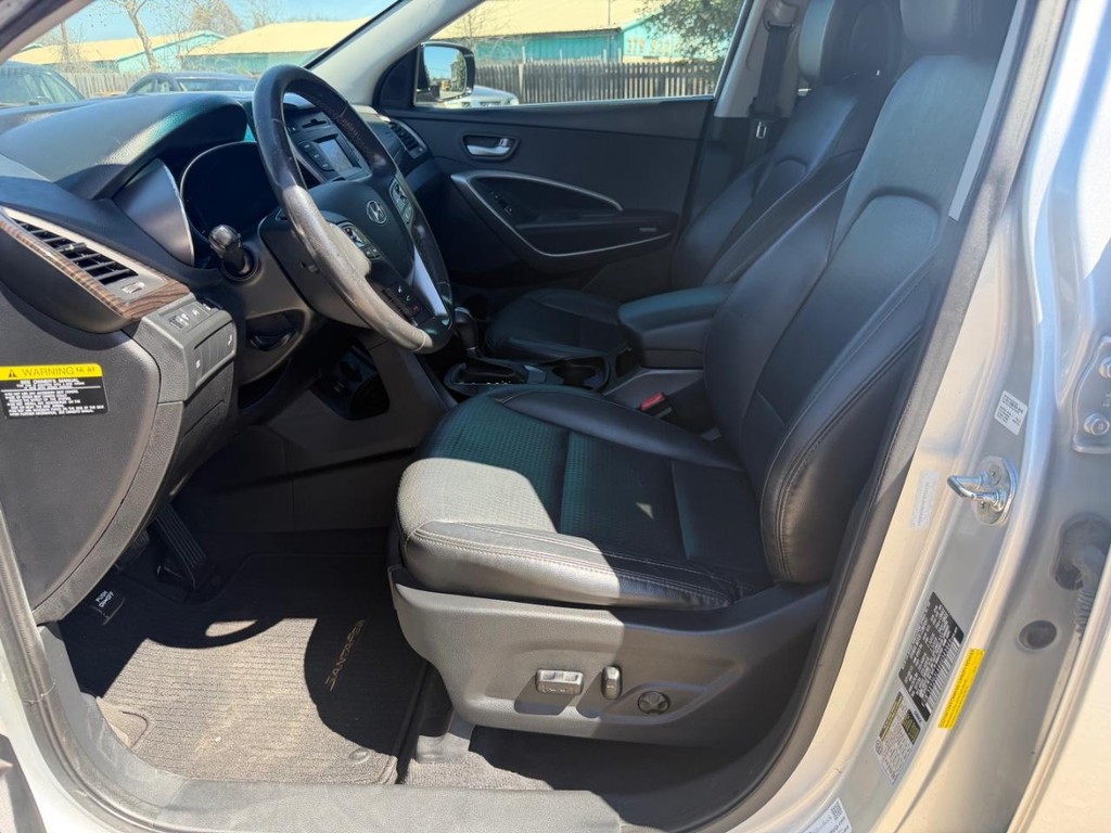 Hyundai Santa Fe Sport Vehicle Full-screen Gallery Image 17