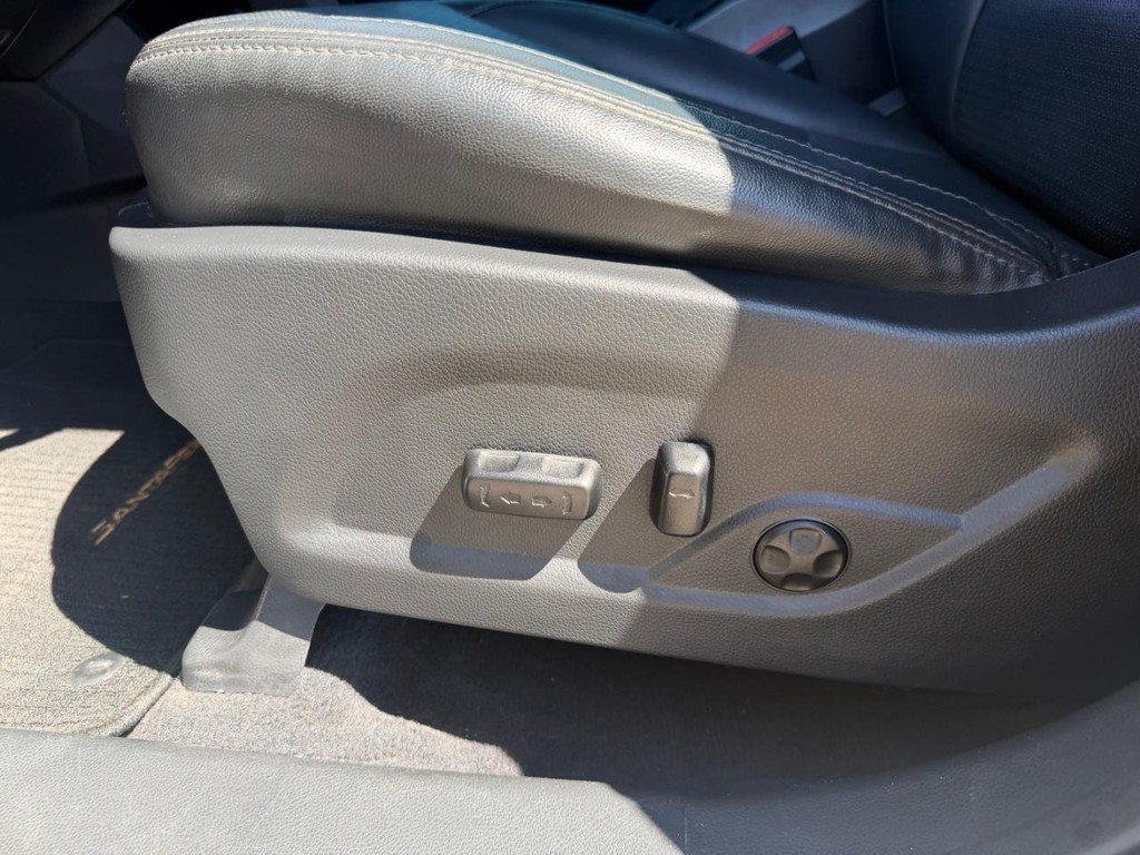 Hyundai Santa Fe Sport Vehicle Full-screen Gallery Image 18