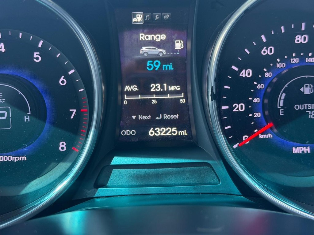 Hyundai Santa Fe Sport Vehicle Full-screen Gallery Image 23