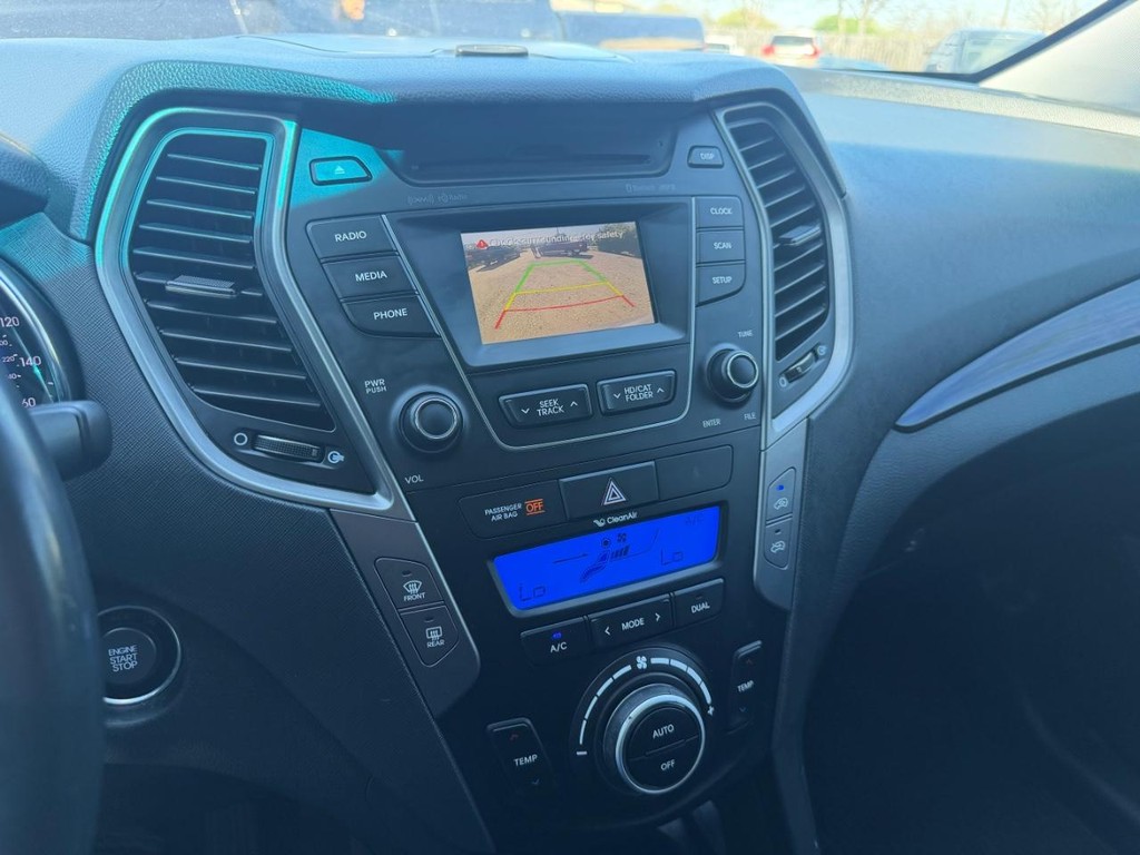 Hyundai Santa Fe Sport Vehicle Full-screen Gallery Image 24