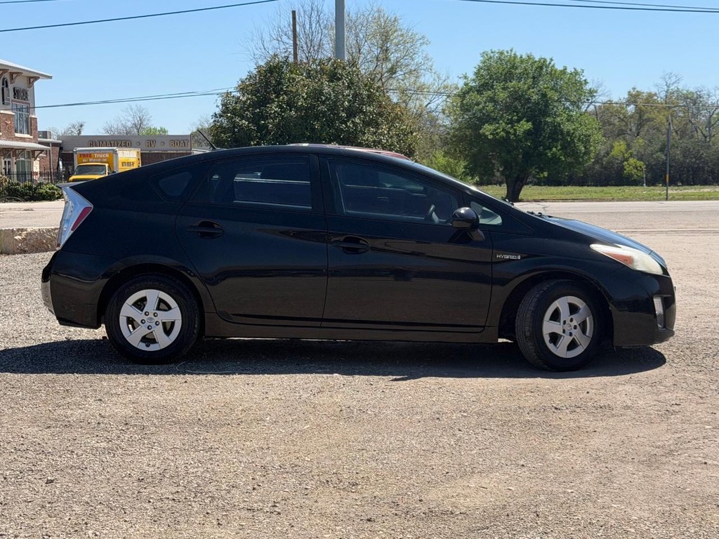 Toyota Prius Vehicle Full-screen Gallery Image 2