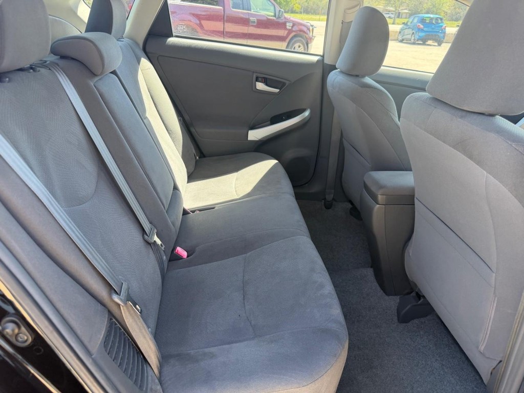 Toyota Prius Vehicle Full-screen Gallery Image 11