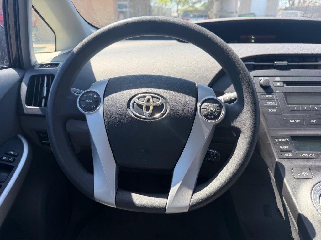 Toyota Prius Vehicle Full-screen Gallery Image 13