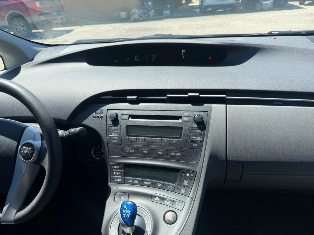 Toyota Prius Vehicle Full-screen Gallery Image 14