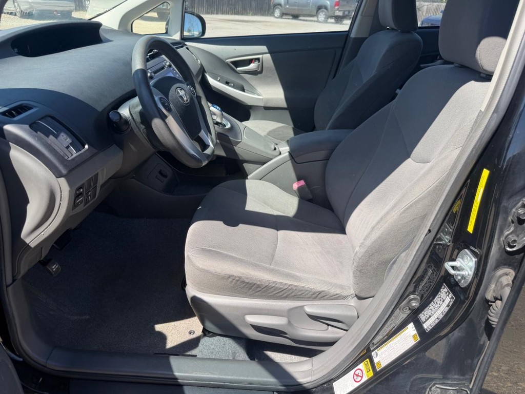 Toyota Prius Vehicle Full-screen Gallery Image 17