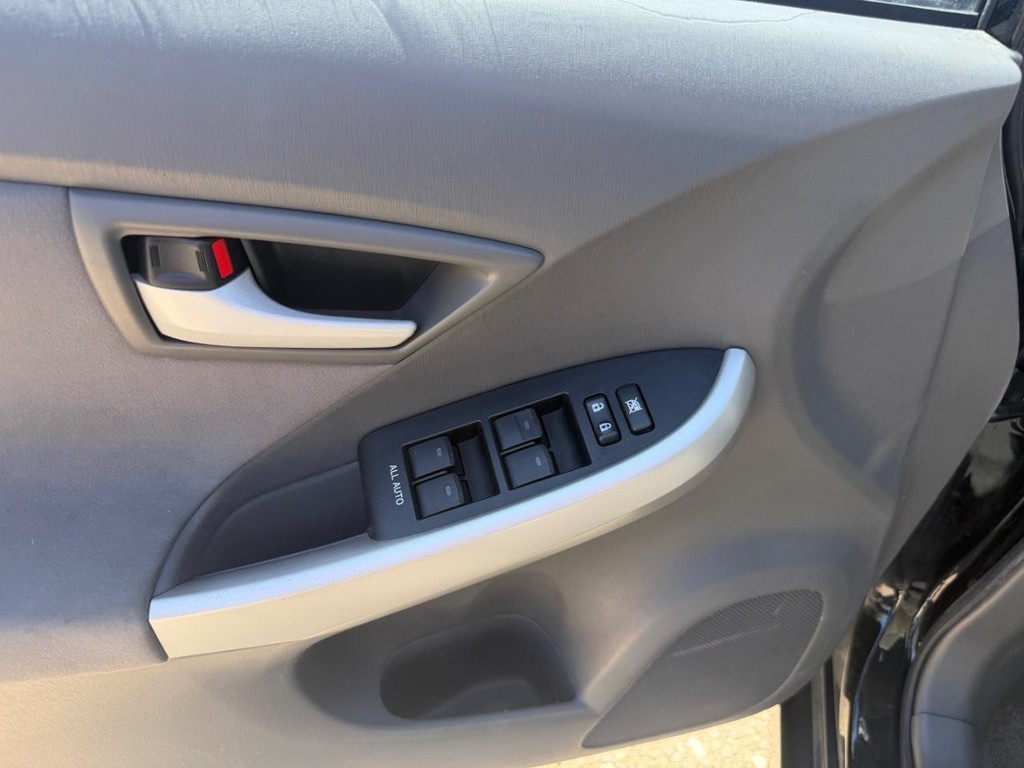 Toyota Prius Vehicle Full-screen Gallery Image 19