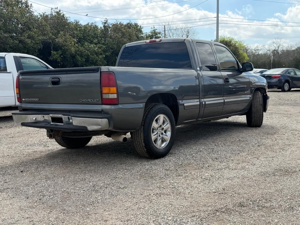 Chevrolet Silverado 1500 Vehicle Full-screen Gallery Image 3