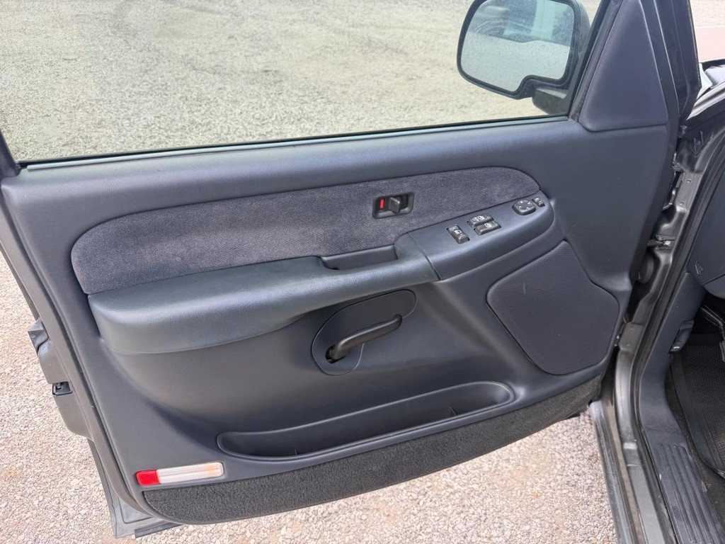 Chevrolet Silverado 1500 Vehicle Full-screen Gallery Image 15