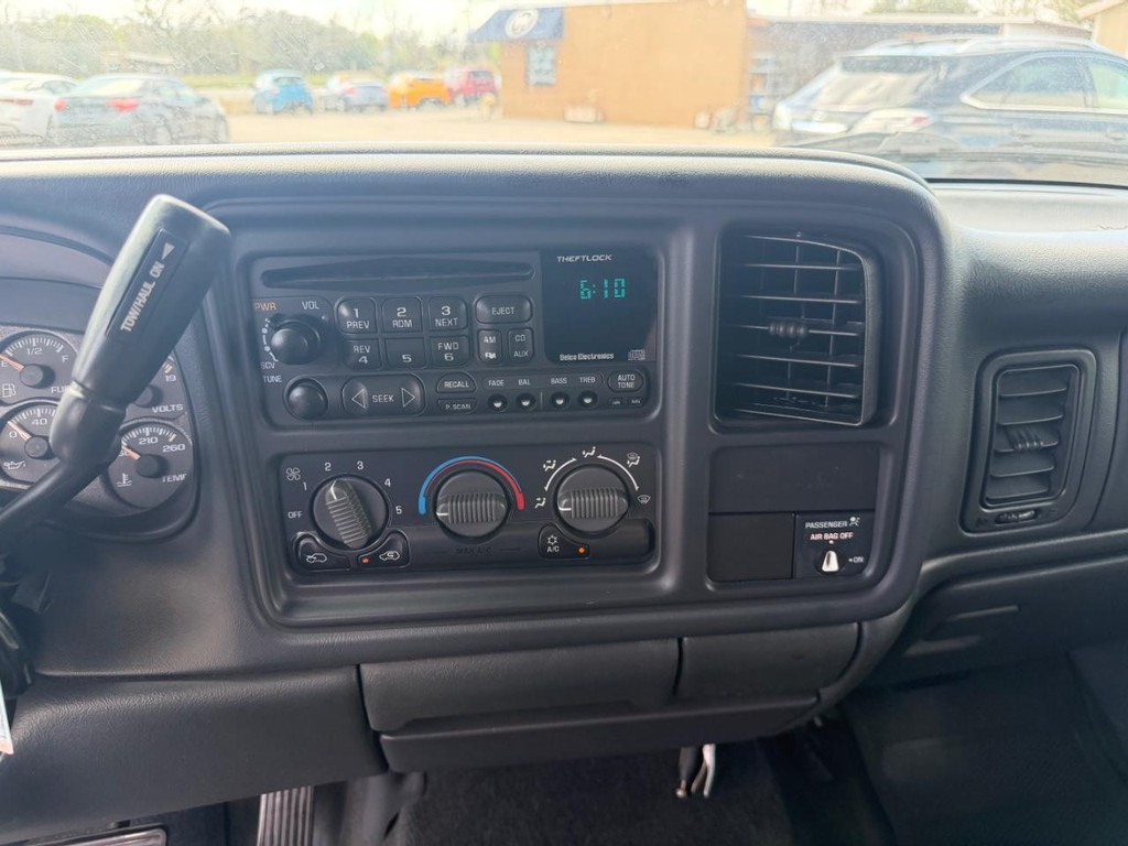 Chevrolet Silverado 1500 Vehicle Full-screen Gallery Image 17