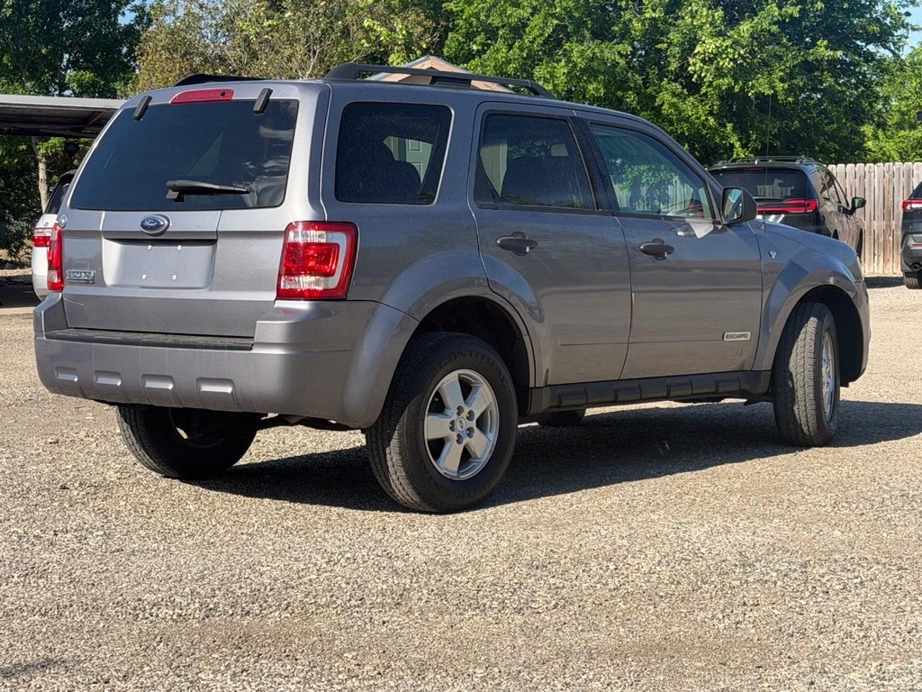 Ford Escape Vehicle Full-screen Gallery Image 3