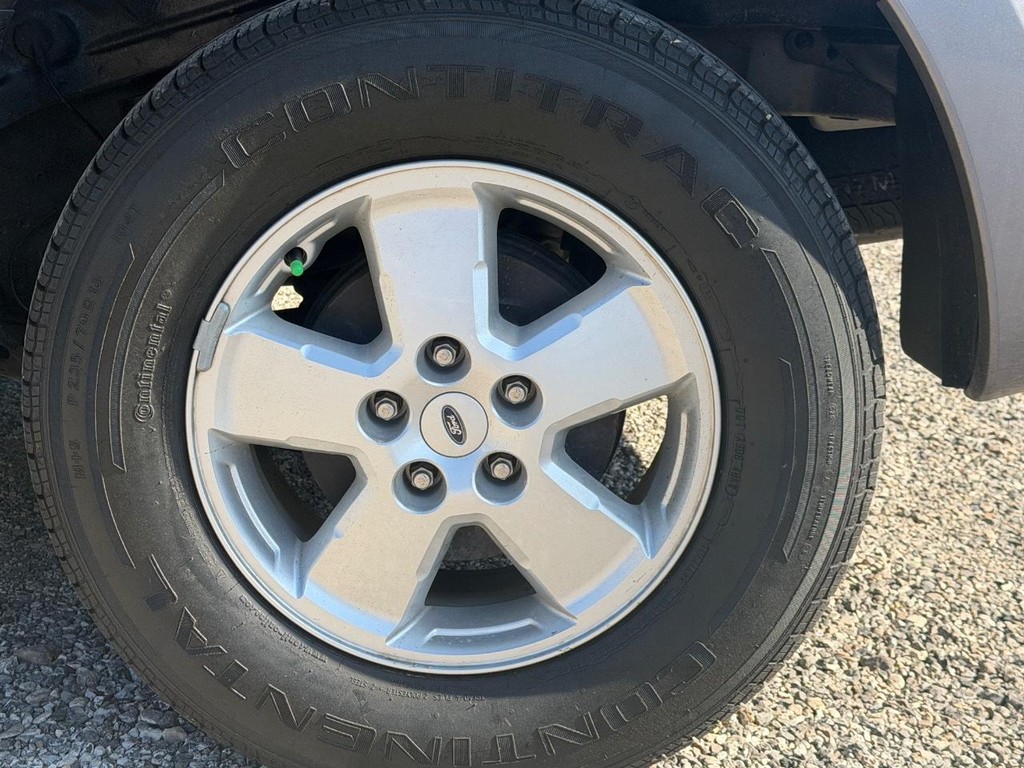 Ford Escape Vehicle Full-screen Gallery Image 7